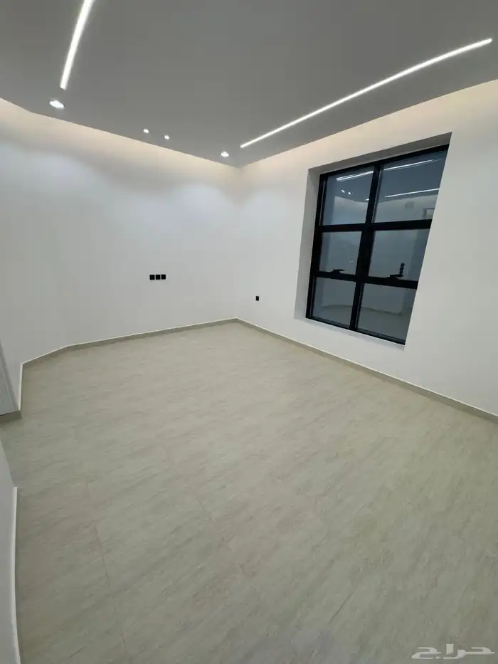 للبيع بأحد رفيده روف علوي دور ثاني مع ملحق تشطيب vip 3