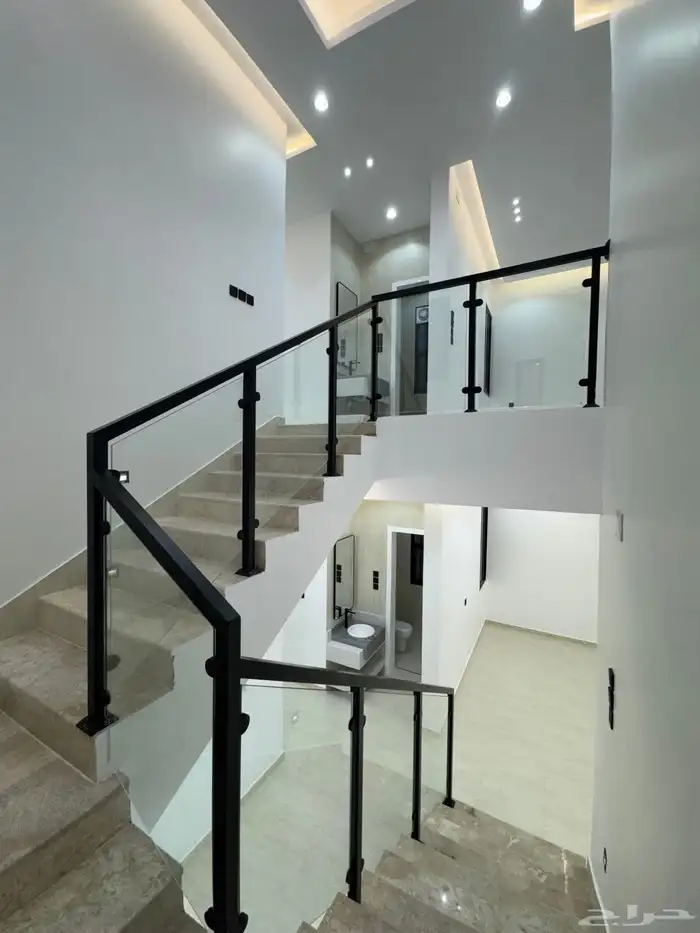 للبيع بأحد رفيده روف علوي دور ثاني مع ملحق تشطيب vip 18