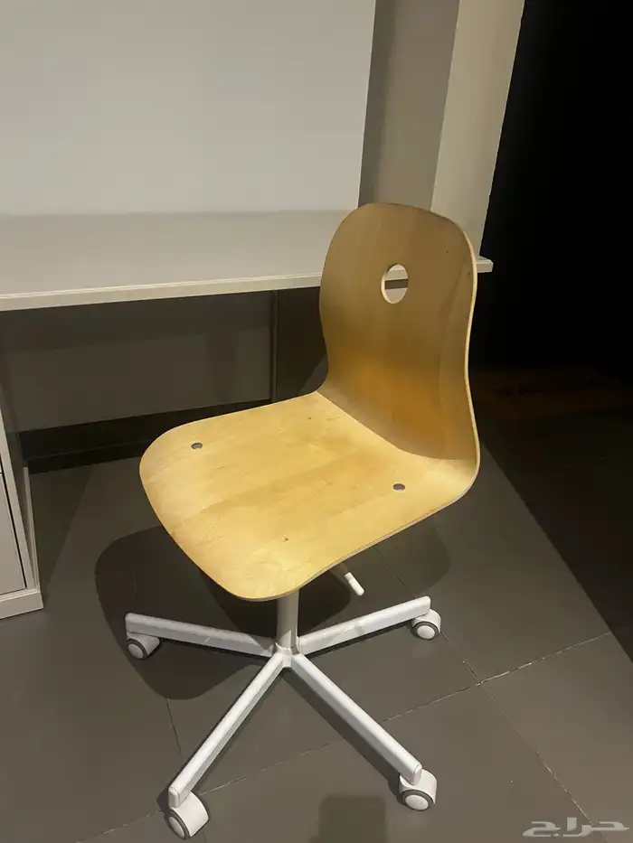 طاولة مكتب وكرسي مكتبي 0