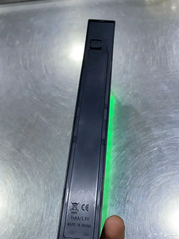 لمبه مكتوب GAMER لون اخضر تحط بطاريه وا يشتغل اموره سليم 2