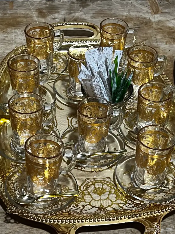 قهوجي وصبابين قهوة قهوه صباب صبابين صب قهوة قهوجين ضيافة 6