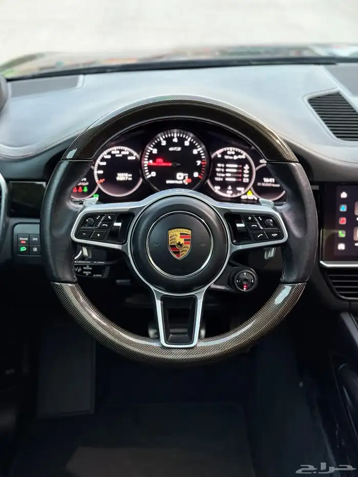 PORSCHE CAYENNE GTS 2022 33