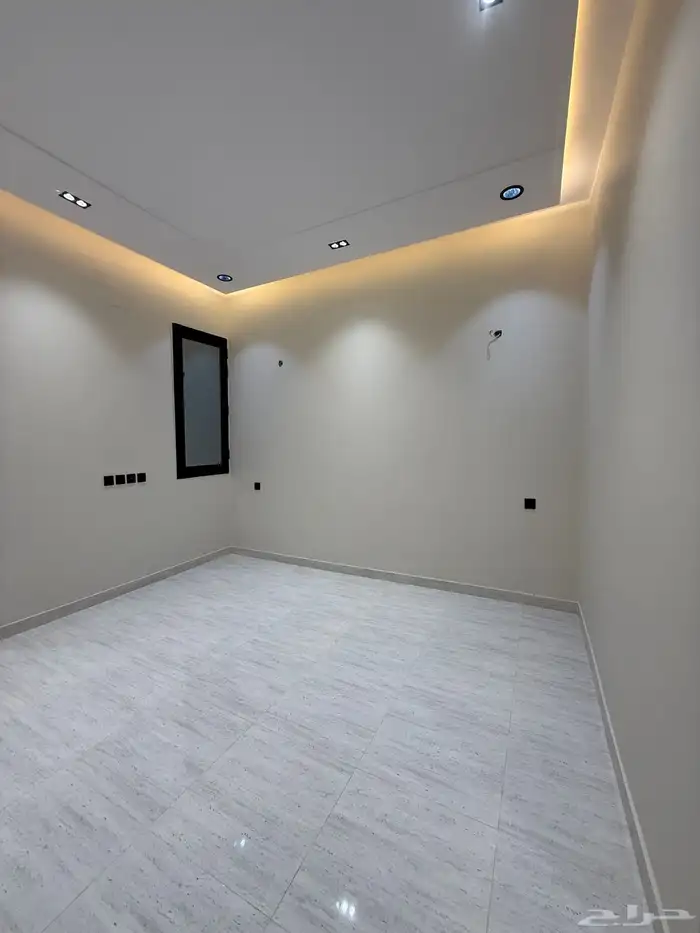 للبيع روف علويه بمدخل مستقل وشقه ارضيه مقابل نادي ضمك 14