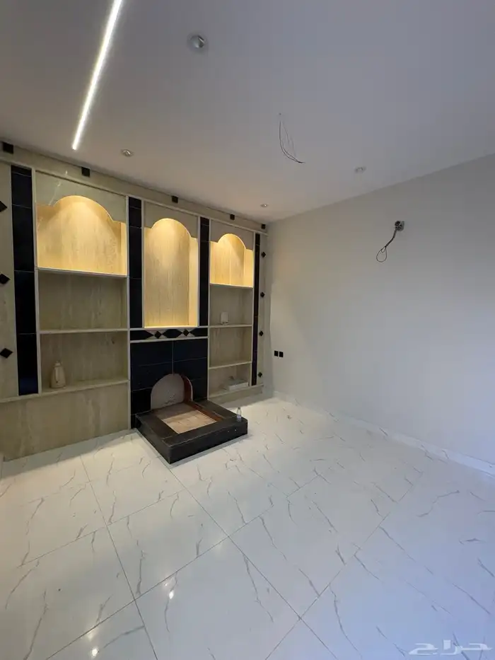 للبيع شقه ارضي مع مشب باليرموك 4