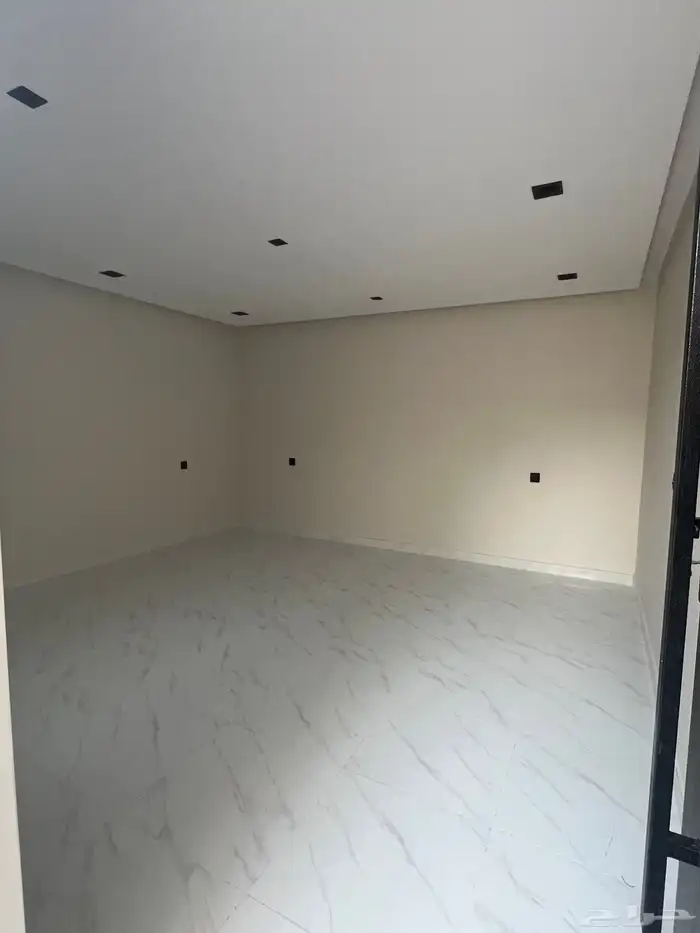 دور جديد للبيع بالعوينة موقع ممتاز وعلى الكود السعودي تامين 7