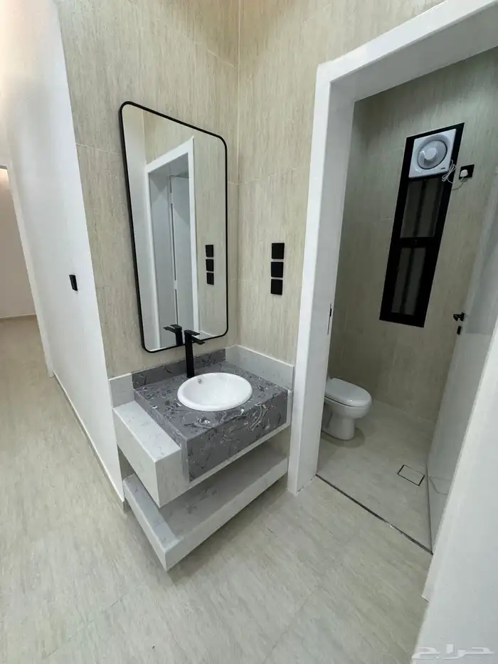 للبيع بأحد رفيده روف علوي دور ثاني مع ملحق تشطيب vip 17