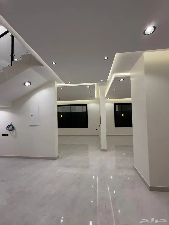 للبيع فلل فاخرة مكونه من دورين وملحق بمخطط 6 طريق الثمانين 13