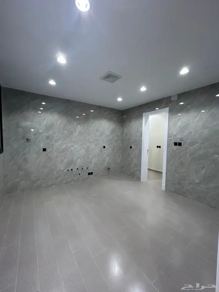 للبيع شقق علوية وأرضية تشطيب VIP أبها حي الزهورة 8