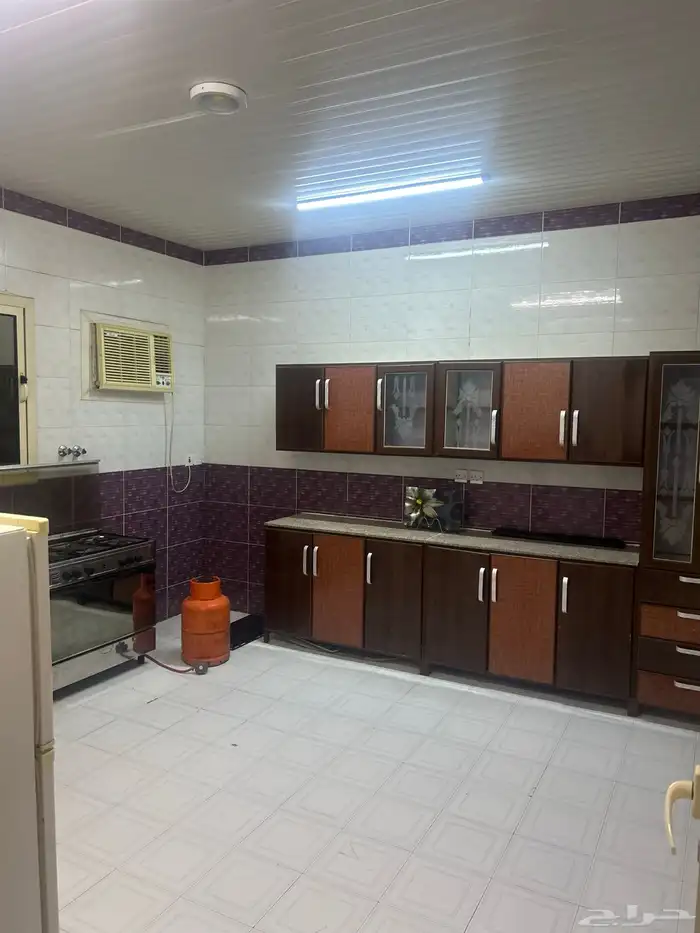 شقه مفروشه للعوايل في حفر الباطن حي النخيل 7