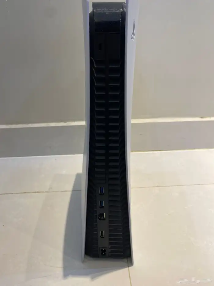 سوني 5 للبيع فيه ألعاب زي فورت وركت ليق و قراند وفيه سكنات 1