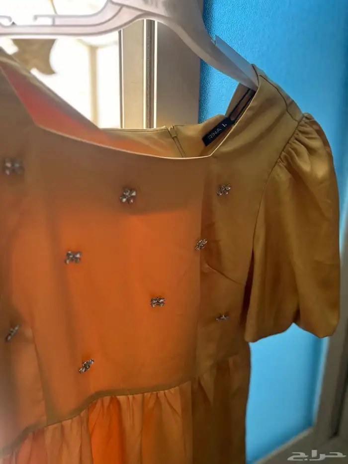 فساتين وجزم بأسعار مناسبه 41