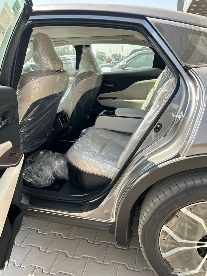 تويوتا  كراون 2.5 بريميوم 2026 رمادي 160450 شامل الضريبة 7