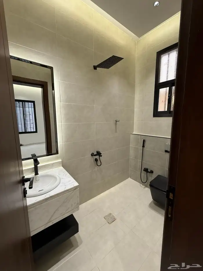 للبيع ارواف ارضيه وعلويه بحوش وسطح خاص الزهور المحاله ابها 14