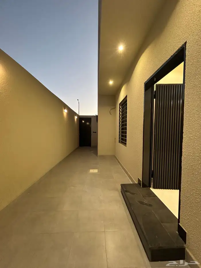 للبيع شقق علوية وأرضية تشطيب VIP أبها حي الزهورة 5