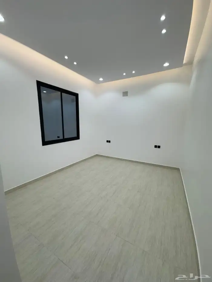 للبيع بأحد رفيده روف علوي دور ثاني مع ملحق تشطيب vip 14