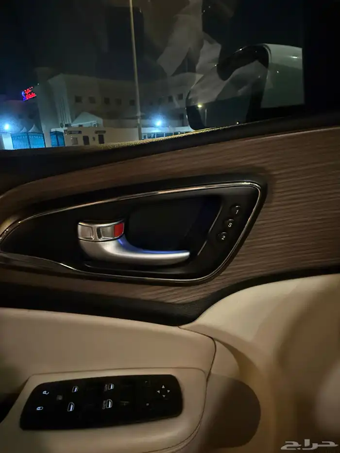 للبيع كرايزلر C200 موديل 2016 16