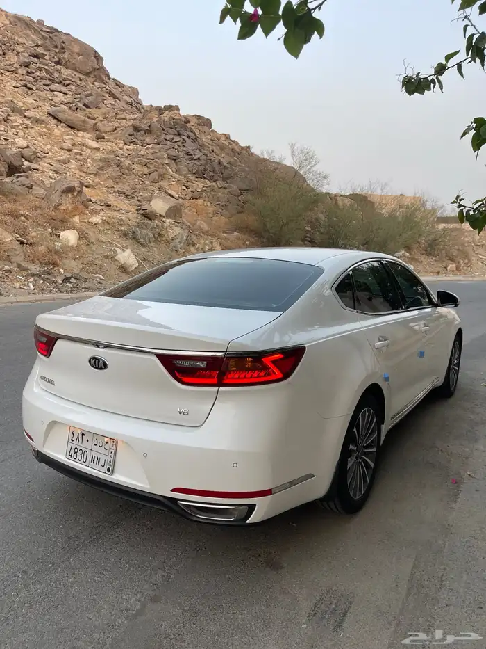 كيا كادينزا 2018 شبه الاصفار 3