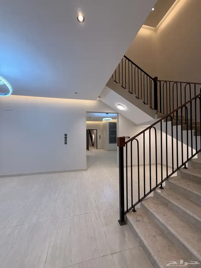 للبيع روف علوي 9 غرف سعر 750 الف قرب ضمك وكوبري باحص 17