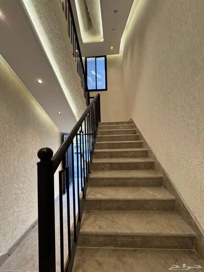 للبيع روف علوى يفتح على برحه مسجد من 680 الف 8 غرف 4