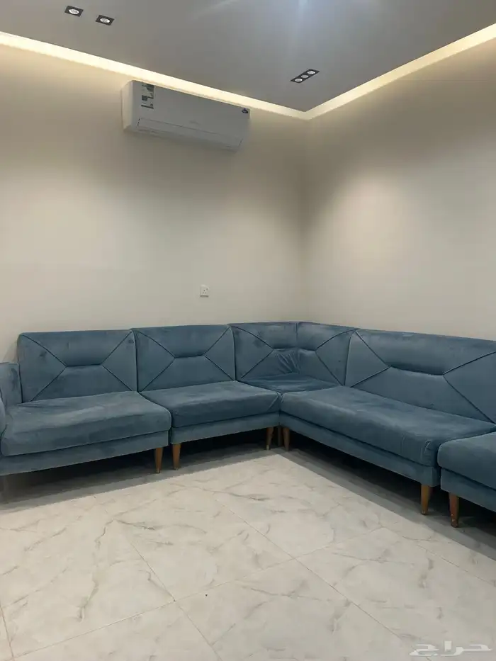 كنب بحالة جيدة (يوجد حرق بسيط على الجنب ومقطوع من تحت) 0