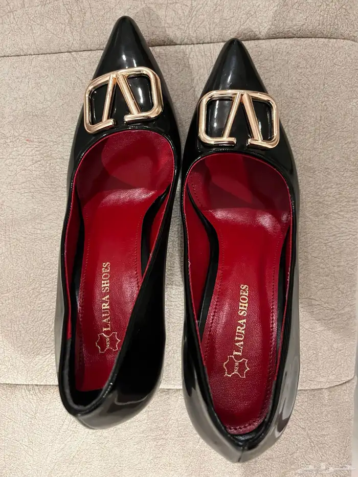 بيع كعب ماركة فالنتينو جديد وفخم وفستان سهرة فخم وأنيق 0