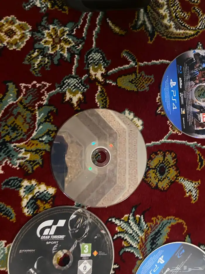 سوني 4 معه خمسه أقراص ويده وحده R3 خربان بس يمديك تصلحه 3