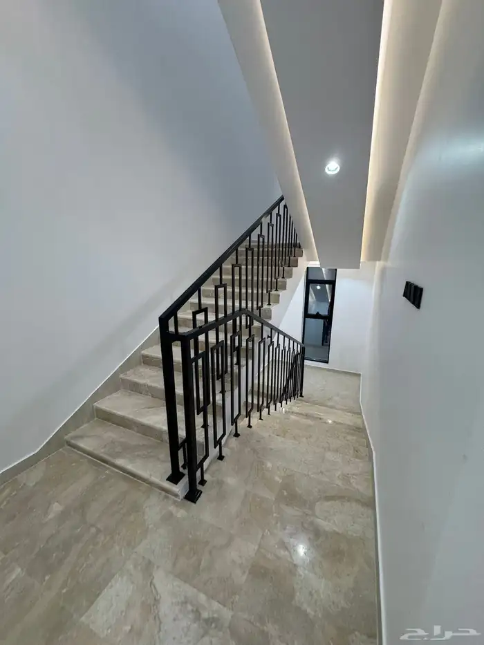 للبيع بأحد رفيده روف علوي دور ثاني مع ملحق تشطيب vip 2