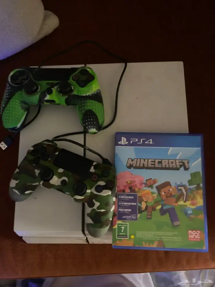 سوني 4 مع يدين مع شريط ماين كرفت 0