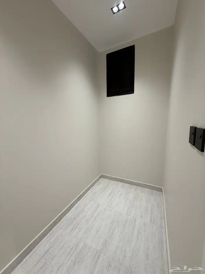 للبيع روف علويه بمدخل مستقل وشقه ارضيه مقابل نادي ضمك 29