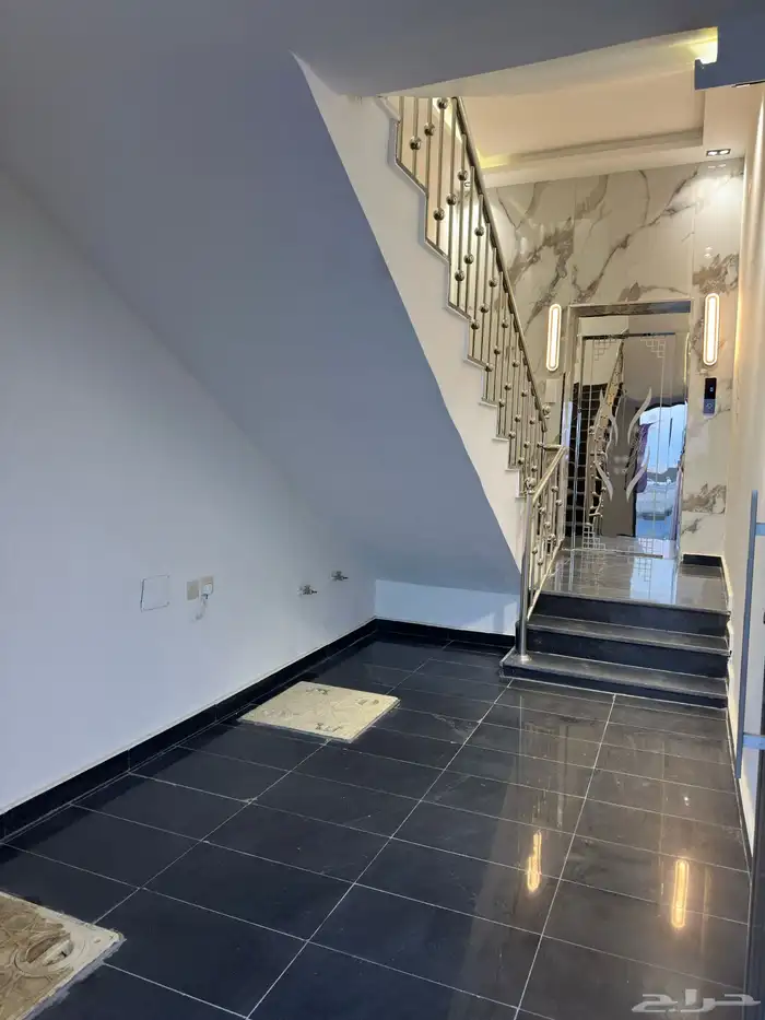 فرصة شقق علوية مع بلكونة بحي التحلية 520 الف غرب الخميس 1