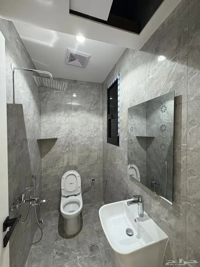 للبيع شقه ارضي مع مشب باليرموك 0