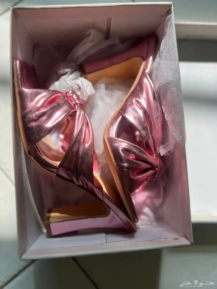 فساتين وجزم بأسعار مناسبه 20