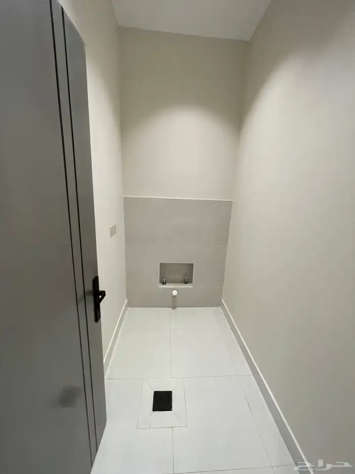 شقق ارضيه وعلويه تشطيب ممتاز واصل جميع الخدمات بحي المعارض 10