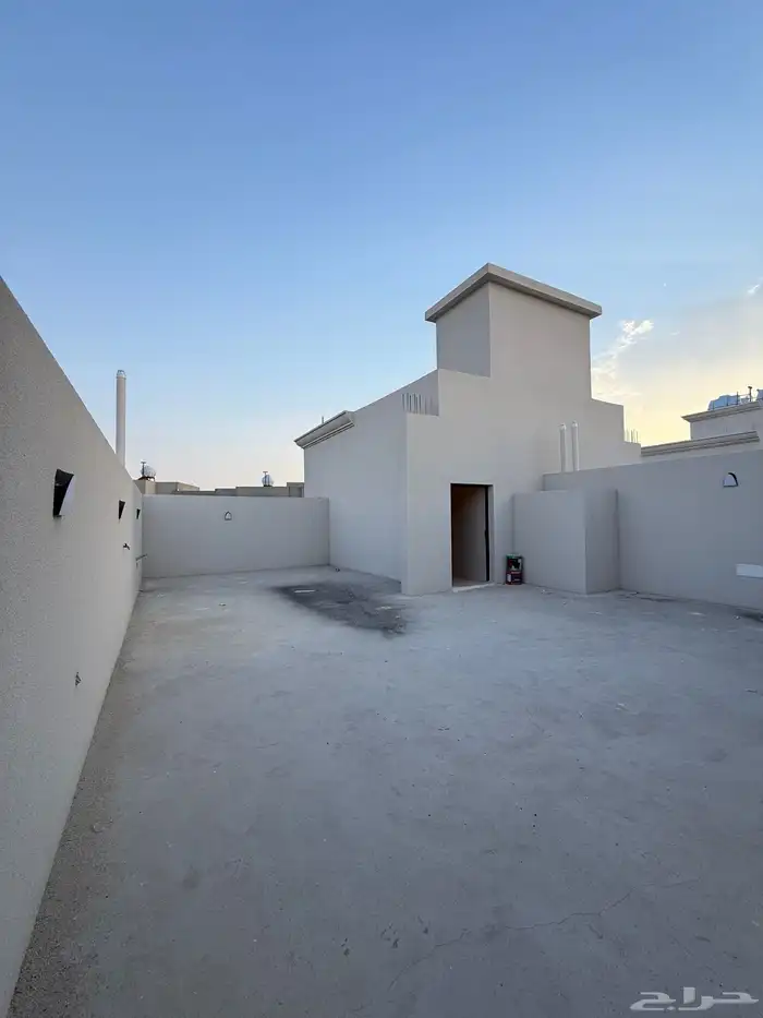 للبيع روف علوي 9 غرف سعر 750 الف قرب ضمك وكوبري باحص 24