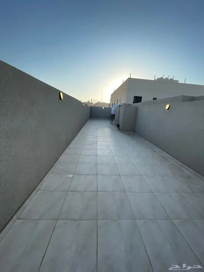 شقق ارضيه وعلويه تشطيب ممتاز واصل جميع الخدمات بحي المعارض 34