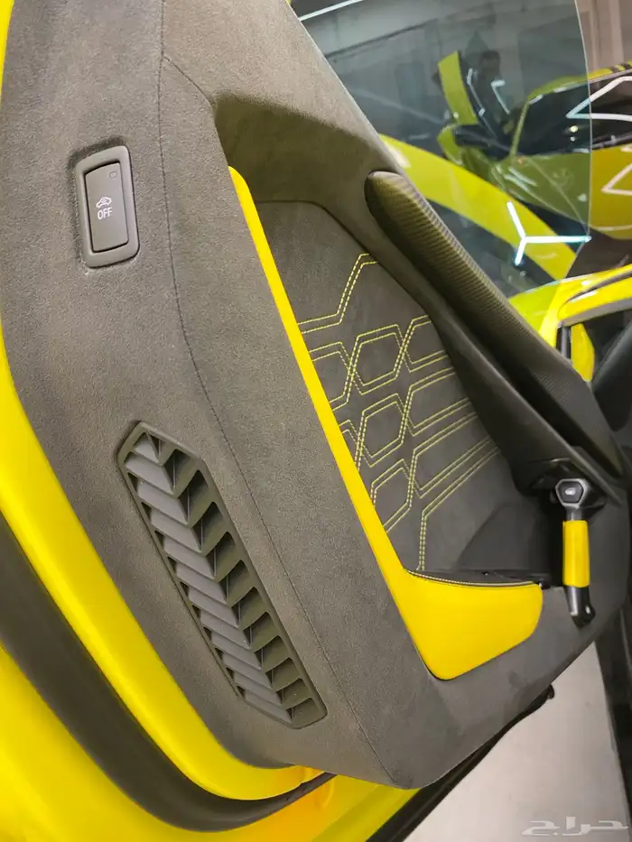 لامبورجيني ريفويلتو 9