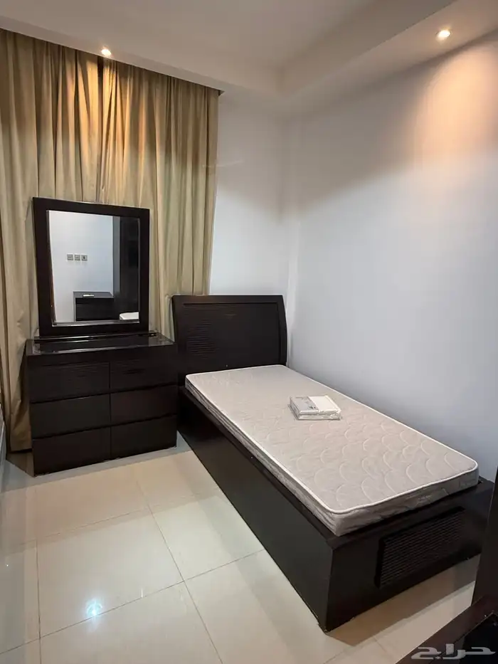 شقة مفروشة عزاب بحي الحمراء قريبة من جامعة فيصل ومعهد نيتي 3