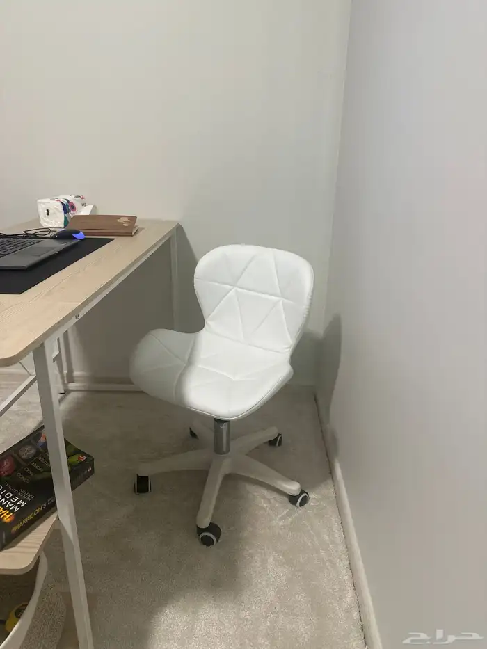 مكتب وكرسي جديد 2