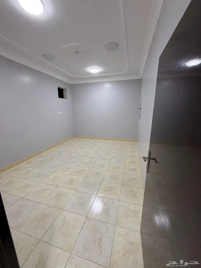 للايجار دور ارضي مستقل في حي النسيم بخميس مشيط 0