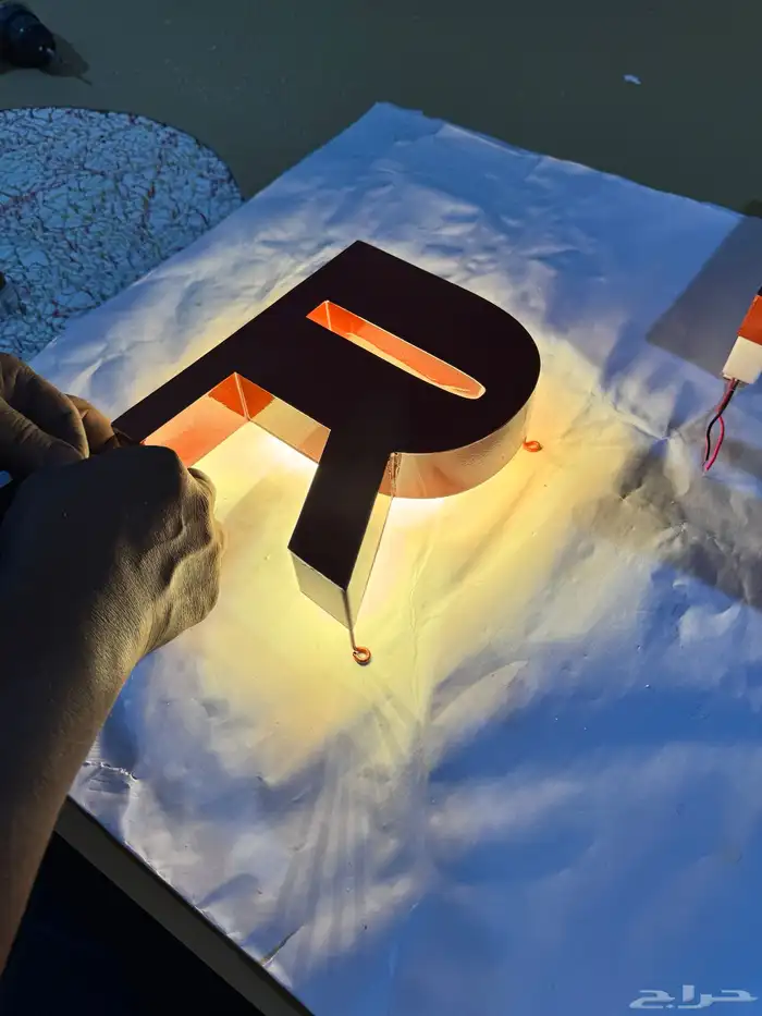 لوحات حروف بارزة مضيئة و لوحات كلادينج لافيتات بجدة 2