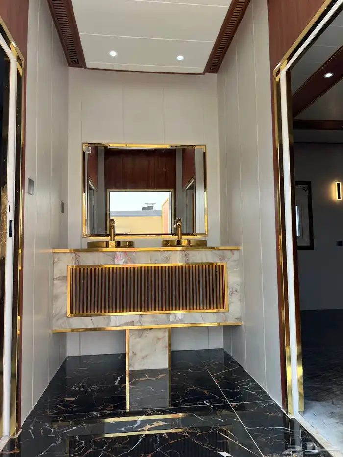 كرفان ملكي جديده الطول 22 متر عرض 4 ونص 3