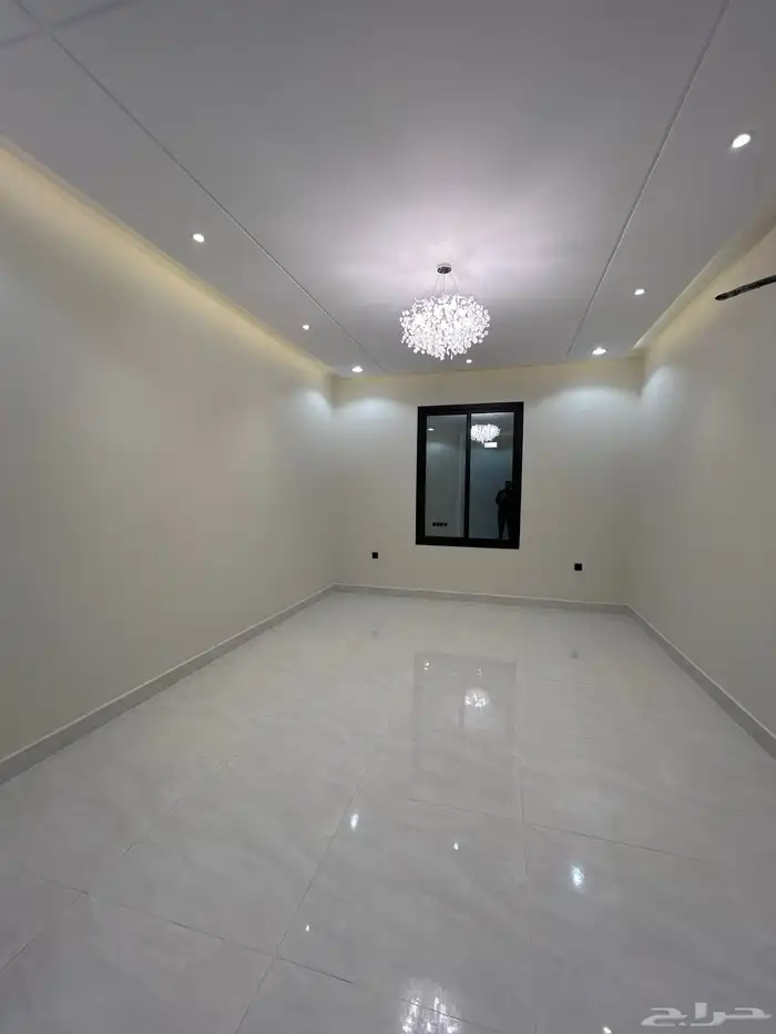 للبيع شقق علوية وأرضية تشطيب VIP أبها حي الزهورة 2