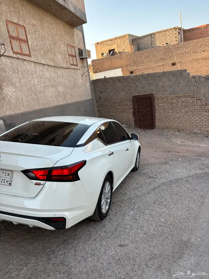 نيسان التيما 4