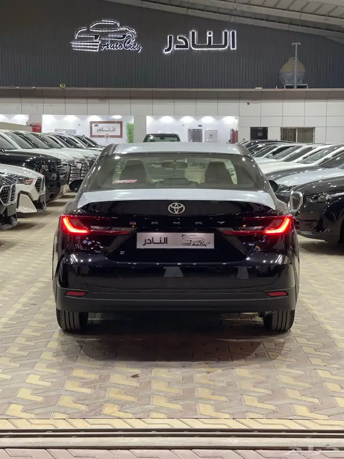 كامري E ستاندر بنزين سعودي 2025 اسود 5