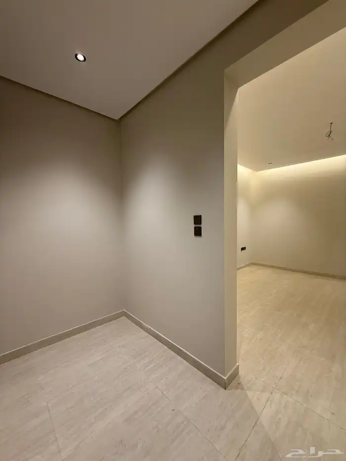 للبيع روف علوي 9 غرف سعر 750 الف قرب ضمك وكوبري باحص 39