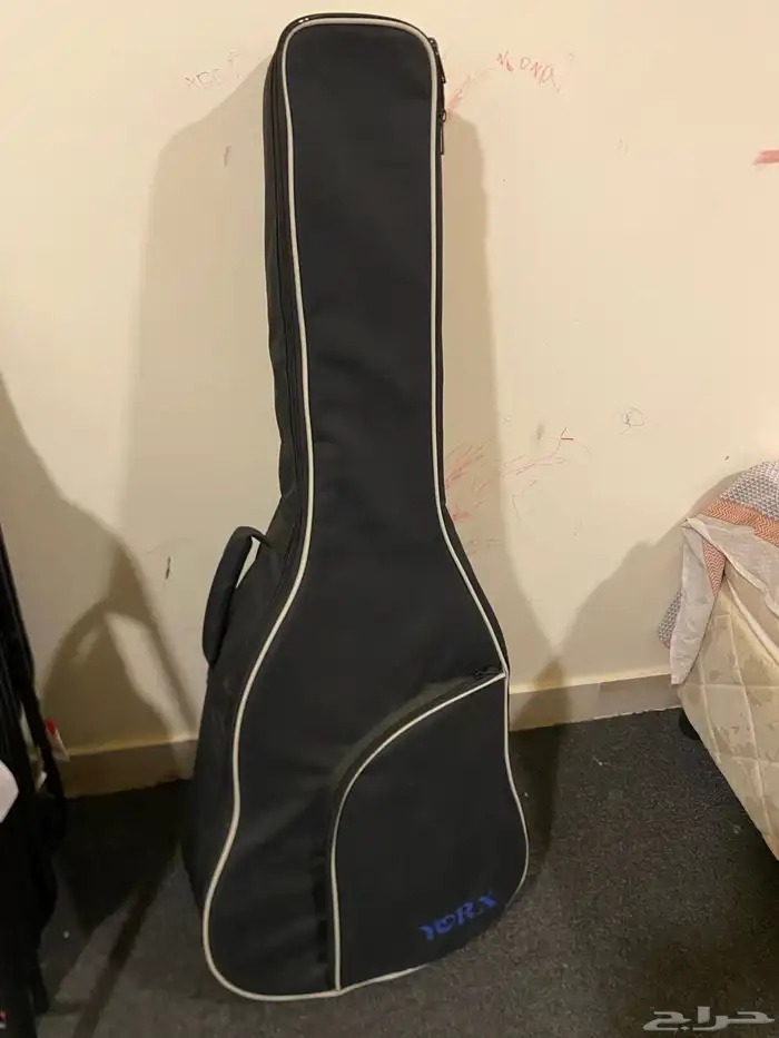 guitar almost new never used 1