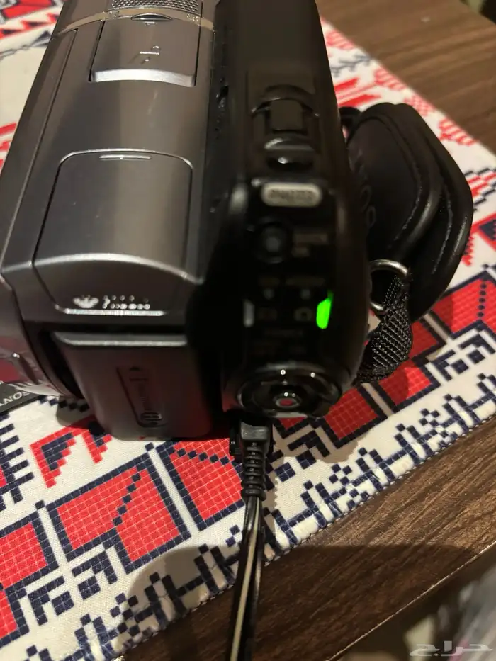 كميرا فديو وصور مع حقيبه وشاحن وسلك التلفزيون 3