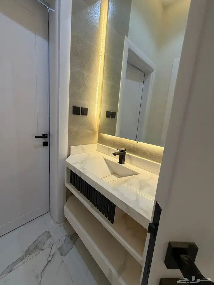 للبيع فيلا كبيره مودرن البكيريه حي الرياض 23