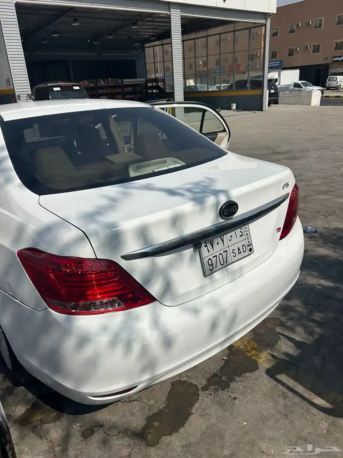 سيارة نظيفة جدا موديل 2014 2