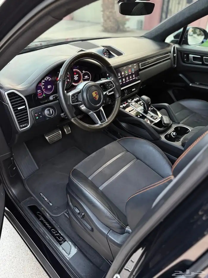 PORSCHE CAYENNE GTS 2022 13